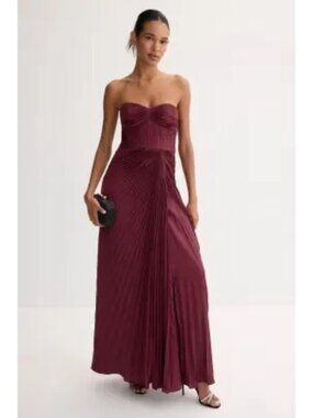 R-10.  Amur Joyceann Sweetheart Gown